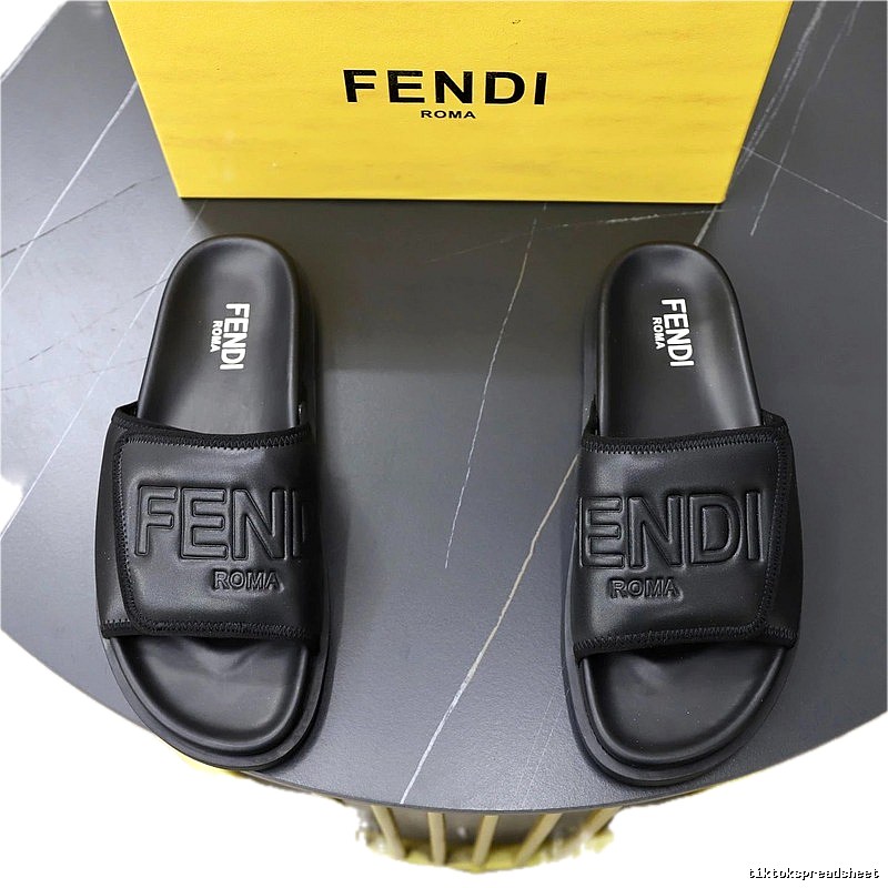 Fendi Roma Minimalist Style Black Slippers