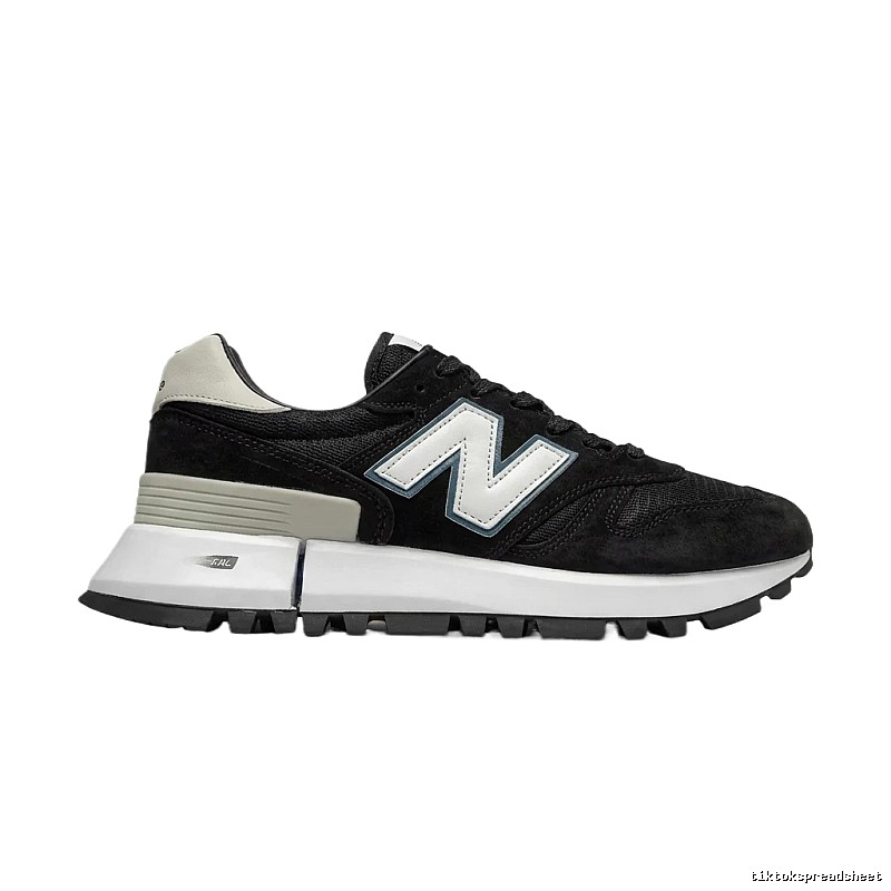 New Balance retro - style black shoes