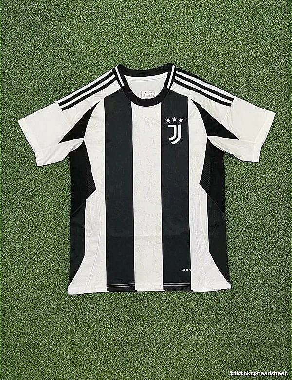 Real Madrid Daily Home soccer jersey White Real Madrid with Visual Detail